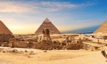 The Sphinx and the Pyramids of Kpheren during the Giza pyramids and Sphinx tour