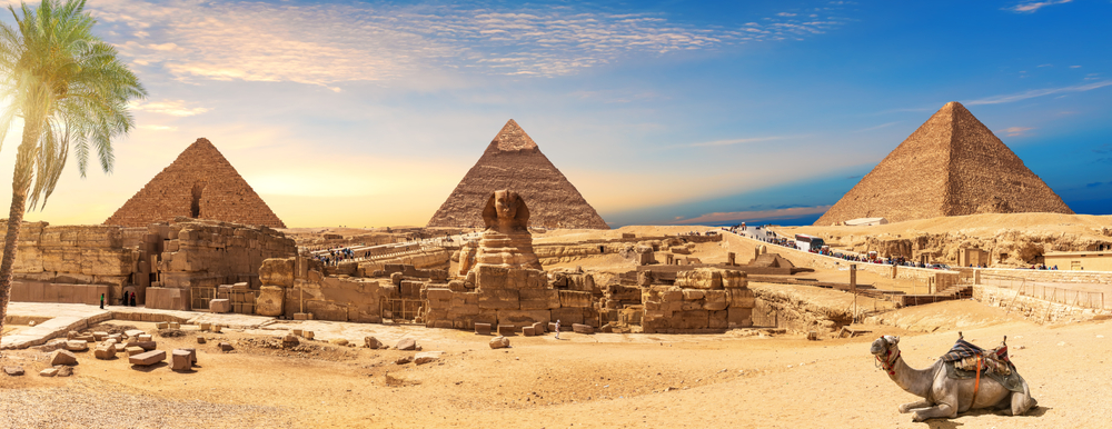 The Sphinx and the Pyramids of Kpheren during the Giza pyramids and Sphinx tour